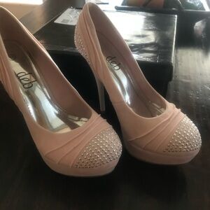 NIB Deb Women’s Light Pink & Silver Heels size 7.5.